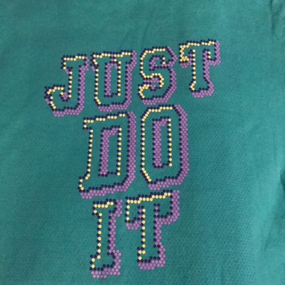 Girls Nike tee - Picture 2 of 3